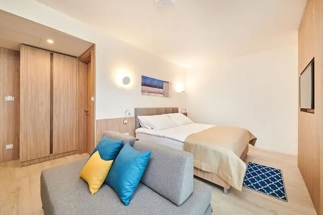 Premium Oda, Denize Bakan (Family)