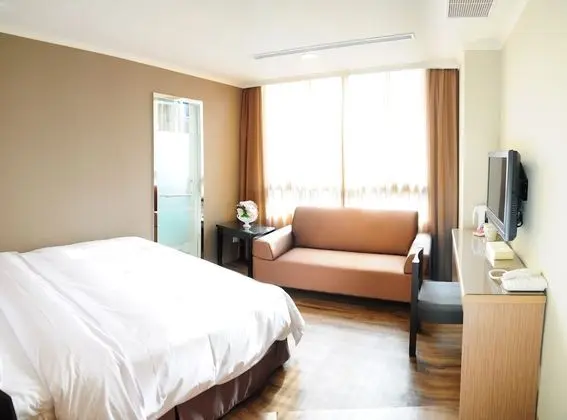 Luxury Tek Büyük Yataklı Oda (No Window or Window Room)