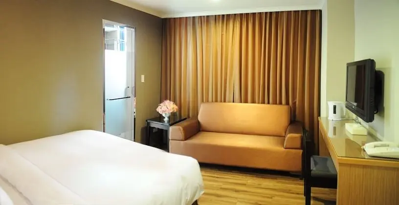 Luxury Tek Büyük Yataklı Oda (No Window or Window Room)