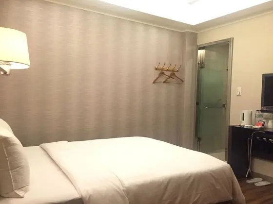 Luxury Tek Büyük Yataklı Oda (No Window or Window Room)
