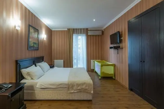 Family Tek Büyük veya İki Ayrı Yataklı Oda