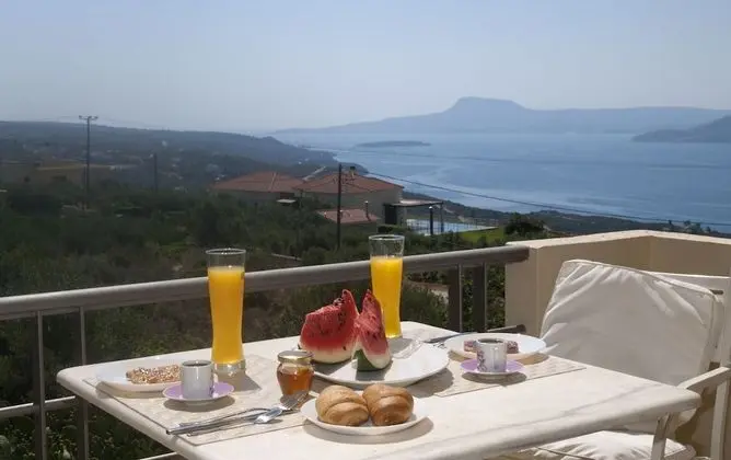Stüdyo, Deniz Manzaralı (East)