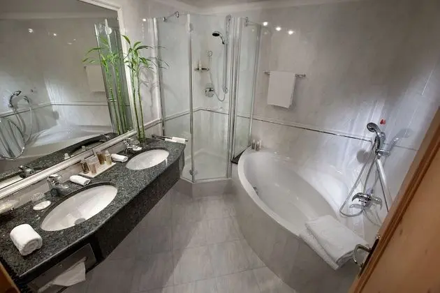 Superior Üç Kişilik Oda, 2 Yatak Odası, Bahçeli