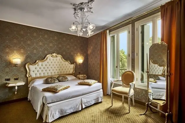 Deluxe Tek Büyük Yataklı Oda, Kanal Manzaralı