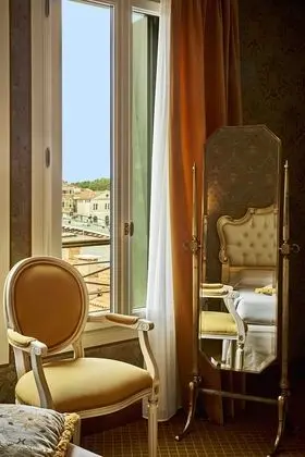 Deluxe Tek Büyük Yataklı Oda, Kanal Manzaralı