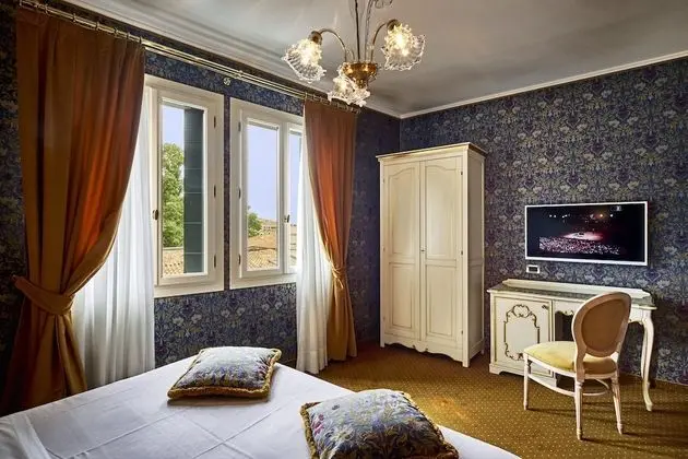 Deluxe Tek Büyük Yataklı Oda, Kanal Manzaralı