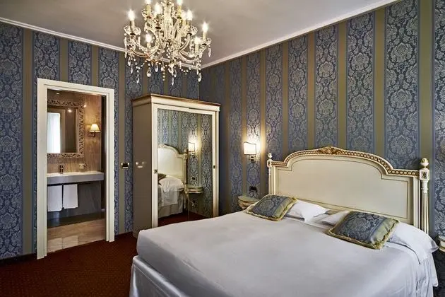 Deluxe Tek Büyük Yataklı Oda, Kanal Manzaralı