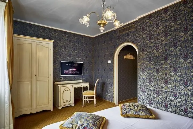 Deluxe Tek Büyük Yataklı Oda, Kanal Manzaralı