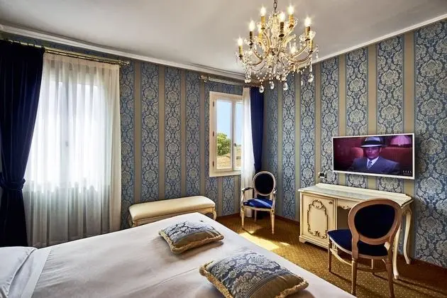 Deluxe Tek Büyük Yataklı Oda, Kanal Manzaralı