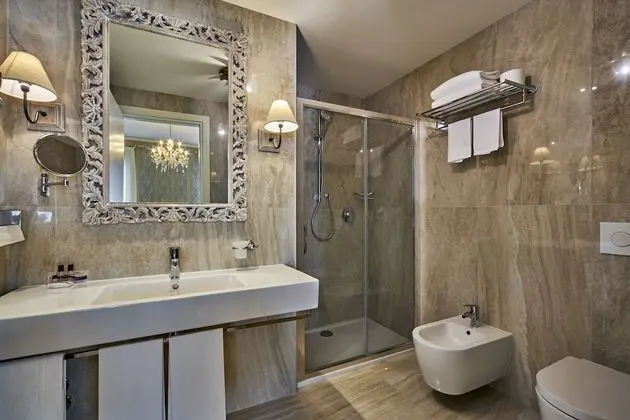 Deluxe Tek Büyük Yataklı Oda, Kanal Manzaralı