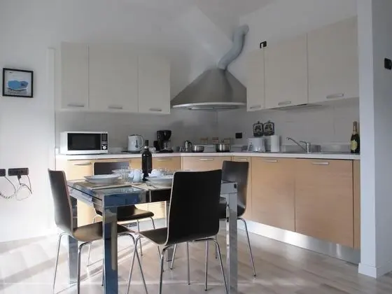 Apart Daire, 2 Yatak Odası, Balkon, Göl Manzaralı