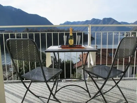 Apart Daire, 2 Yatak Odası, Balkon, Göl Manzaralı