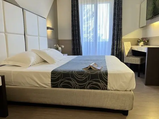 Business Büyük Yataklı Tek Kişilik Oda