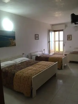 Üç Kişilik Oda
