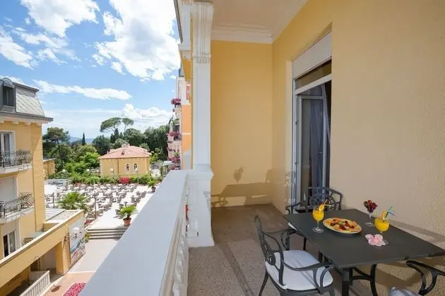 Standard Tek Büyük veya İki Ayrı Yataklı Oda, Avlu Manzaralı