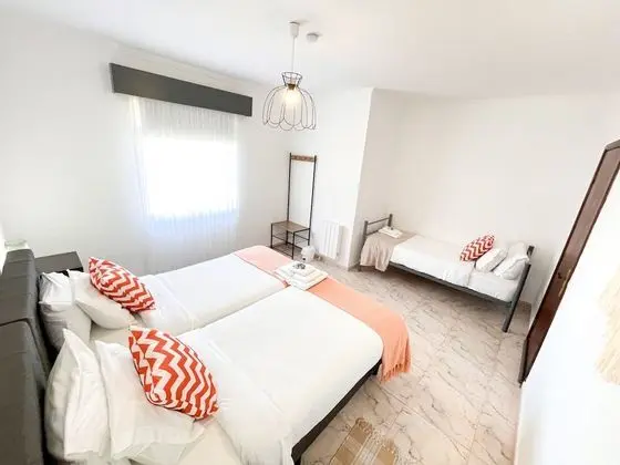 Tek Büyük Yataklı Oda, Ortak Banyo