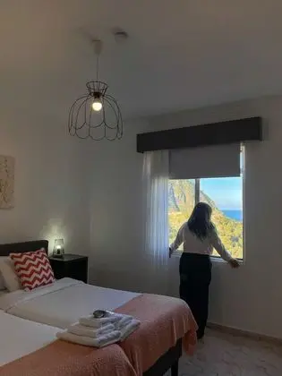 Tek Büyük Yataklı Oda, Ortak Banyo