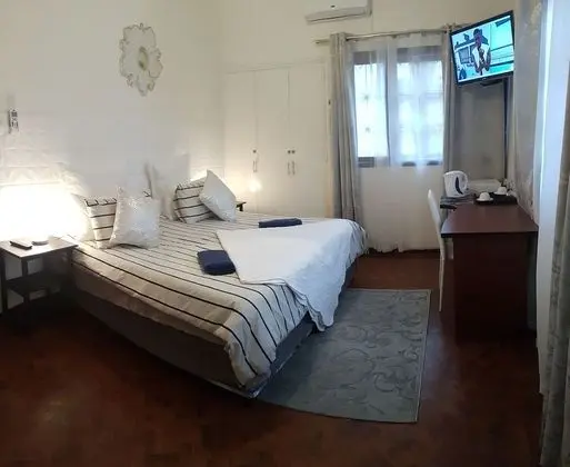 Deluxe Tek Büyük Yataklı Oda, Havuz Manzaralı