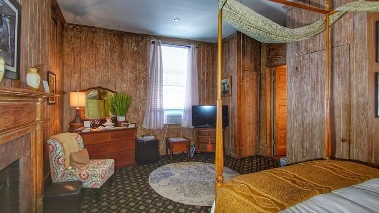Premium Quadruple Room, 2 Bedrooms, Ensuite (Clark Gable Suite)