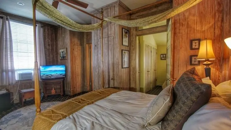 Premium Quadruple Room, 2 Bedrooms, Ensuite (Clark Gable Suite)