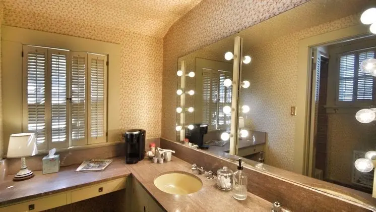 Premium Quadruple Room, 2 Bedrooms, Ensuite (Clark Gable Suite)
