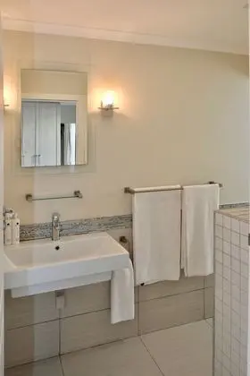 Tek Büyük Yataklı Oda, 1 Büyük (Queen) Boy Yatak, Engellilere Uygun (Disabled Friendly)