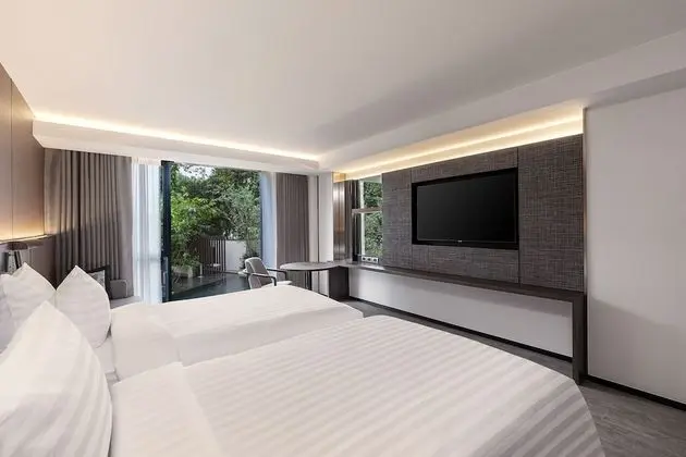 Deluxe Pool View Room