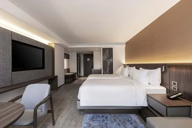 Deluxe Pool View Room