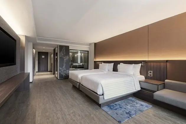 Deluxe Pool View Room