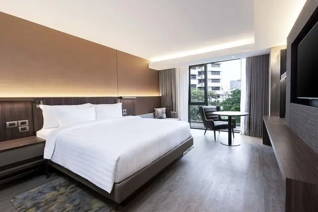 Deluxe Pool View Room