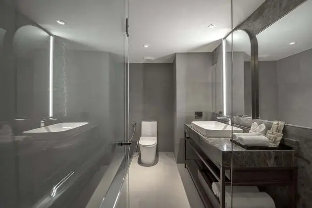 Deluxe Pool View Room