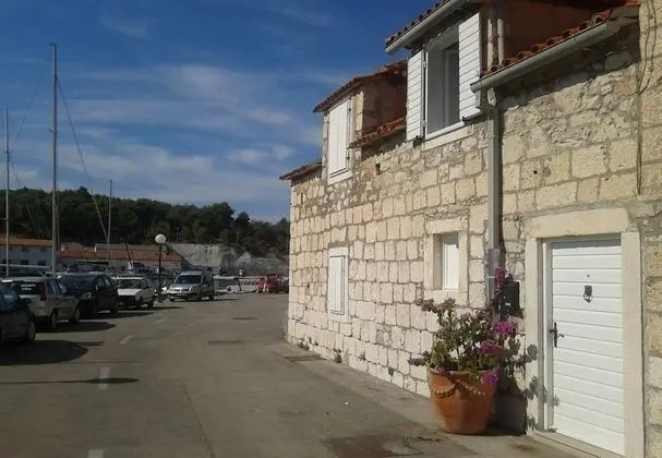 Ev (Gari - 5 m from sea - H(4+2))