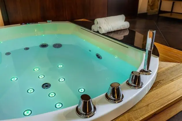 Luxury Tek Büyük Yataklı Oda, Jakuzi