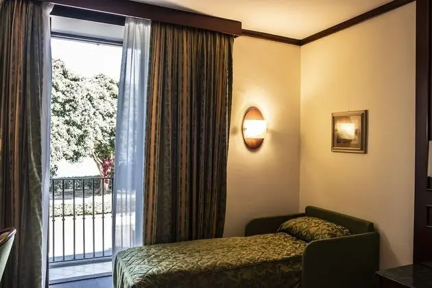 Üç Kişilik Oda, 1 Çift Kişilik Yatak ve Çekyat, Deniz Manzaralı