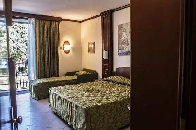 Üç Kişilik Oda, 1 Çift Kişilik Yatak ve Çekyat, Deniz Manzaralı