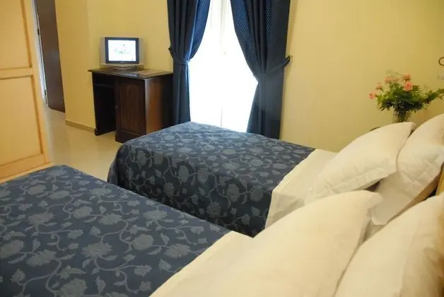 Üç Kişilik Oda