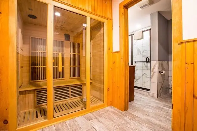 Family Tek Büyük Yataklı Oda, 1 En Büyük (King) Boy Yatak ve Çekyat, Sauna, Bahçe Manzaralı