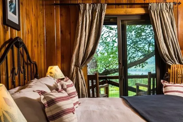 Log House Balcony Queen and Daybed