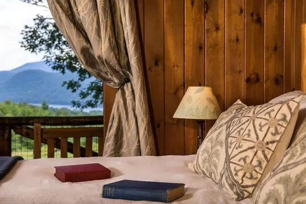 Log House Balcony Queen and Daybed