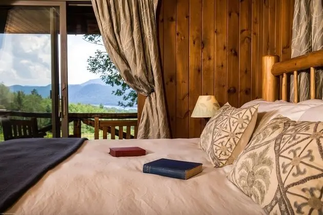 Log House Balcony Queen and Daybed
