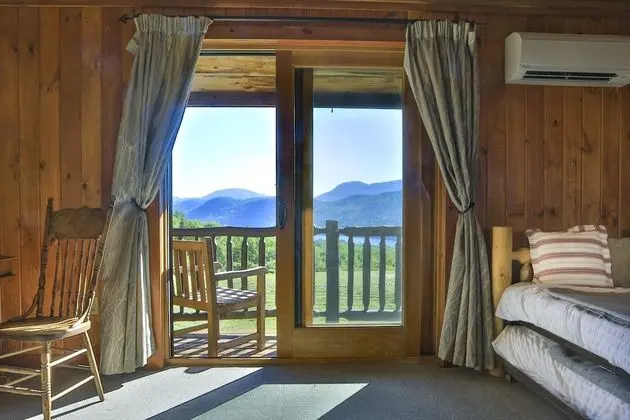 Log House Balcony Queen and Daybed