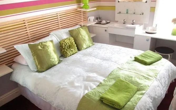 Tek Büyük Yataklı Oda, Ortak Banyo