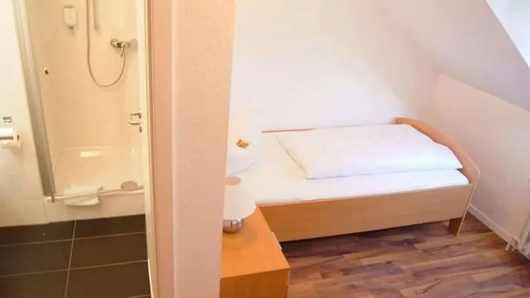 Tek Kişilik Oda, 1 Tek Kişilik Yatak, Sigara İçilmez