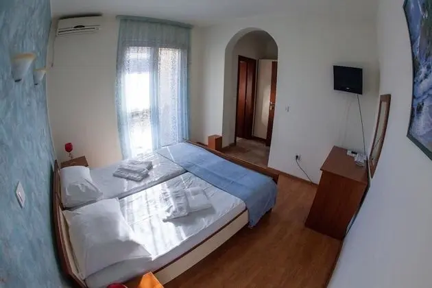 Tek Büyük veya İki Ayrı Yataklı Oda