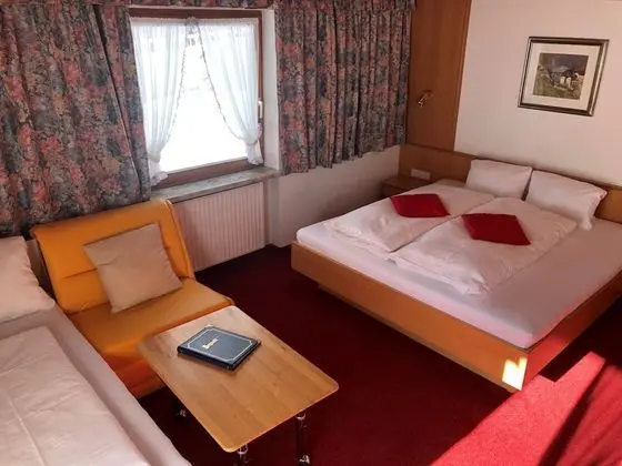 Üç Kişilik Oda