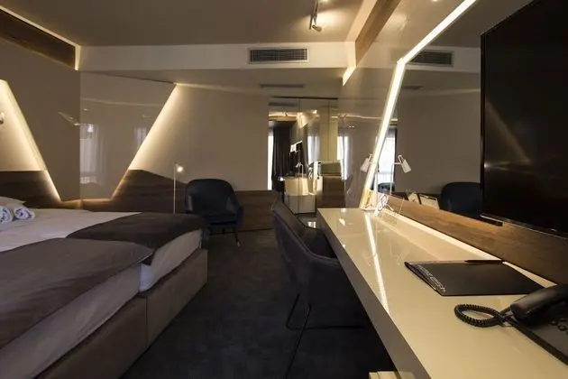 Deluxe Tek Büyük veya İki Ayrı Yataklı Oda, Balkon