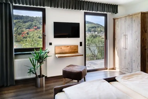Deluxe Tek Büyük Yataklı Oda, Balkon, Nehir Manzaralı