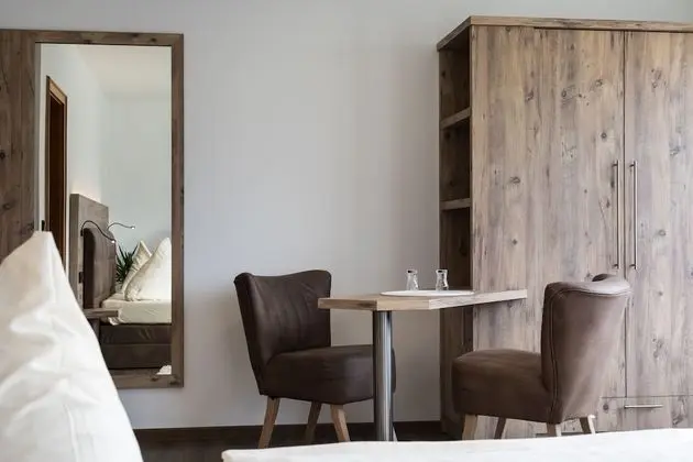 Deluxe Tek Büyük Yataklı Oda, Balkon, Nehir Manzaralı (No 34)