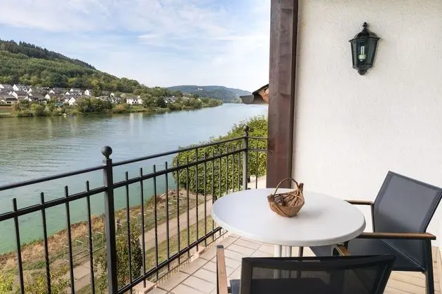 Deluxe Tek Büyük Yataklı Oda, Balkon, Nehir Manzaralı (No 34)