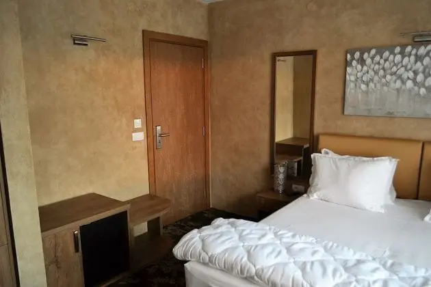 Luxury Tek Büyük Yataklı Oda